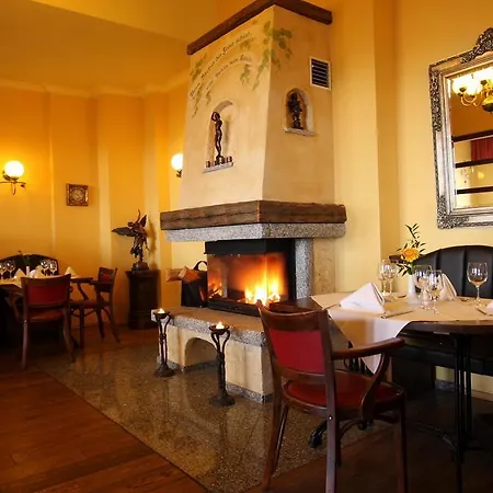 מלון Berg-gasthof Honigbrunnen Löbau