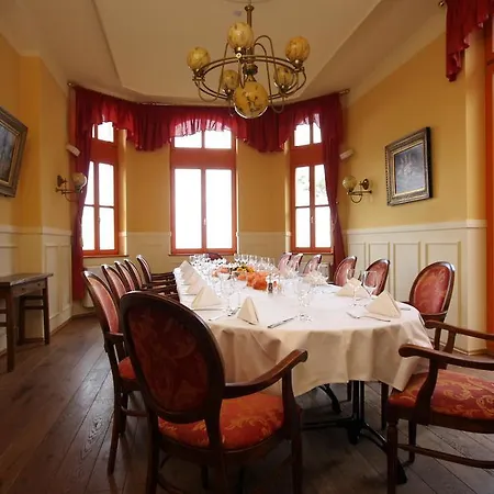 호텔 Berg-gasthof Honigbrunnen 3*