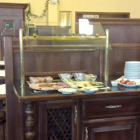 Berg-gasthof Honigbrunnen 호텔 로바우