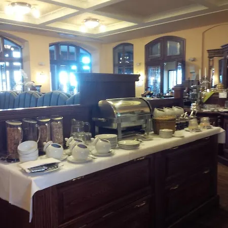 Berg-gasthof Honigbrunnen 3* 로바우