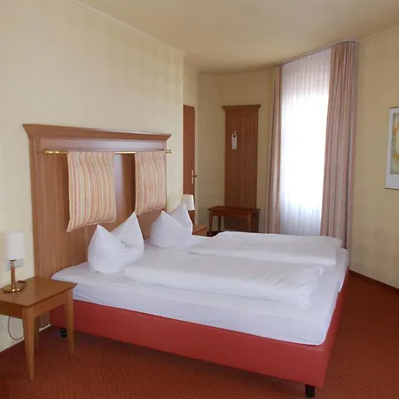 Berg-gasthof Honigbrunnen 3* 로바우