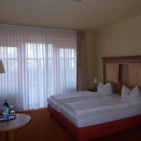 מלון Berg-gasthof Honigbrunnen 3*